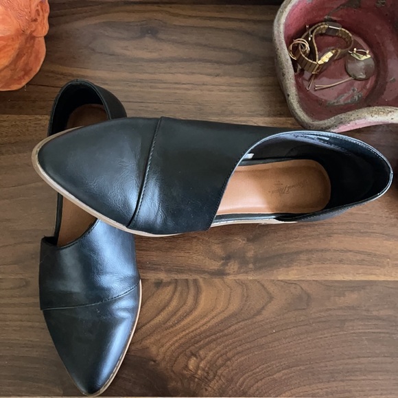 Pointed Booties - Picture 2 of 5